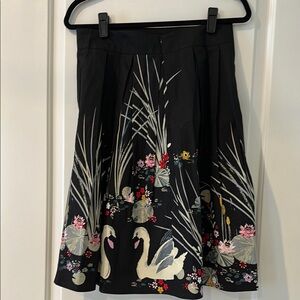 Elegant Black Swan Print Skirt. MEDIUM Boutique brand. NWOT